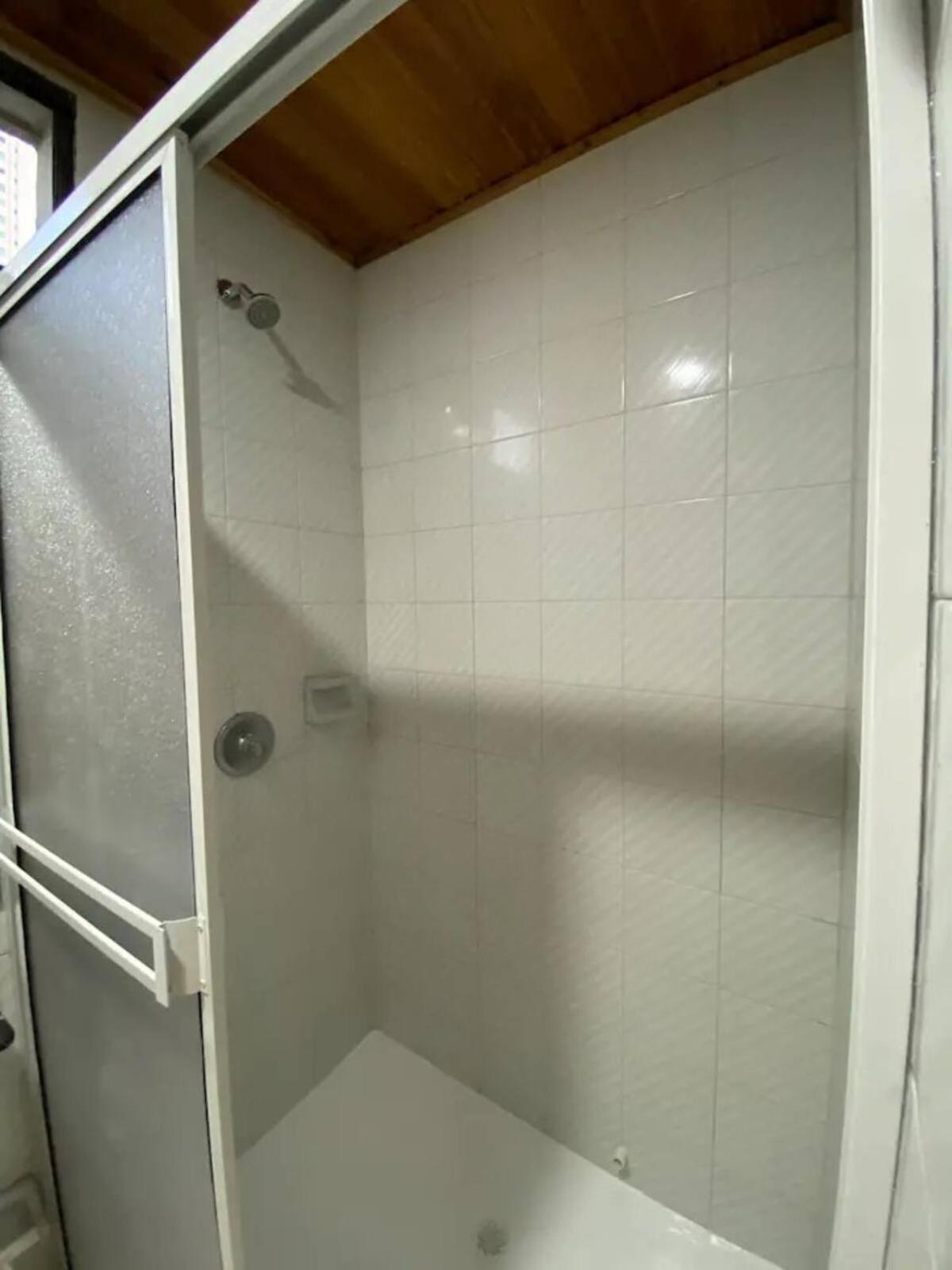Doble Bano Privado Cerca Al Mar Y Bahia Homestay *